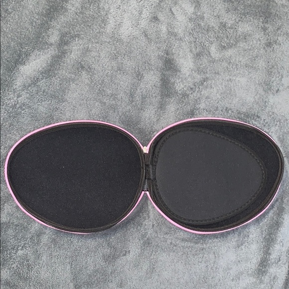 High-grade invisible sticky bra w/cute pink case - Picture 6 of 14